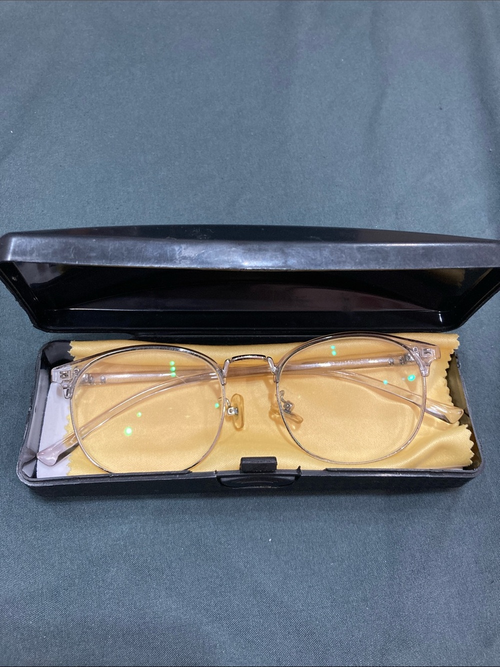 Women’s Clear Frame Glasses with Gold Bridge